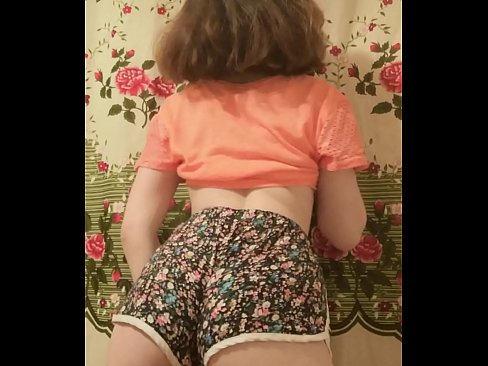 ❤️ سيڪسي نوجوان بيبي پنهنجي شارٽس کي ڪئميرا تي هٽائيندي ❤ جنس