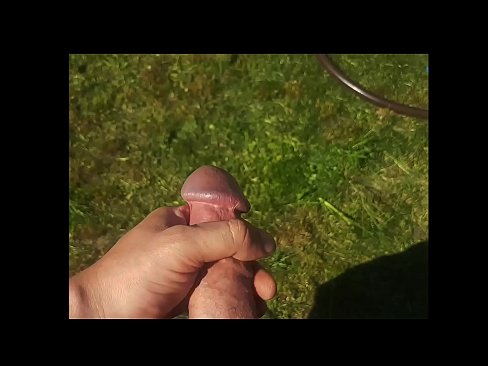 ❤️ گرم hottie پنهنجي گلابي pussy fucked حاصل ڪري ۽ هڪ اونهاري جي باغ ۾ squirt سان cums ❤ جنس