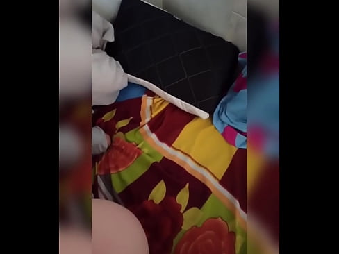 ❤️ منهنجي روم ميٽ گهر ۾ اڪيلي رهي ٿي ڇاڪاڻ ته هن جو مڙس موڪلن تي وڃي ٿو ۽ مان موقعو وٺان ٿو ته هن کي چوسان ۽ هن جي گدا کي کير سان ڀريان. ❤ جنس