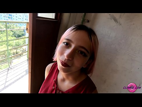 ❤️ شاگرد سينوئل چوسي ٿو هڪ اجنبي کي ٻاهر جي پوئتي ۾ - هن جي منهن تي ❤ جنس